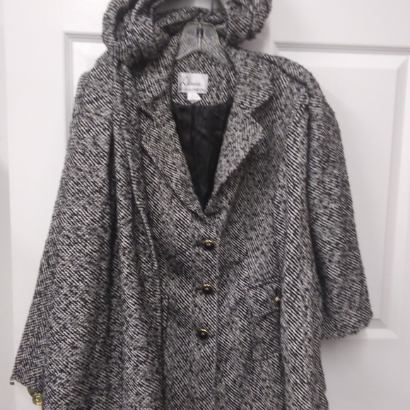 Linea by Louis Dell'Olio - Picture 5 of 5